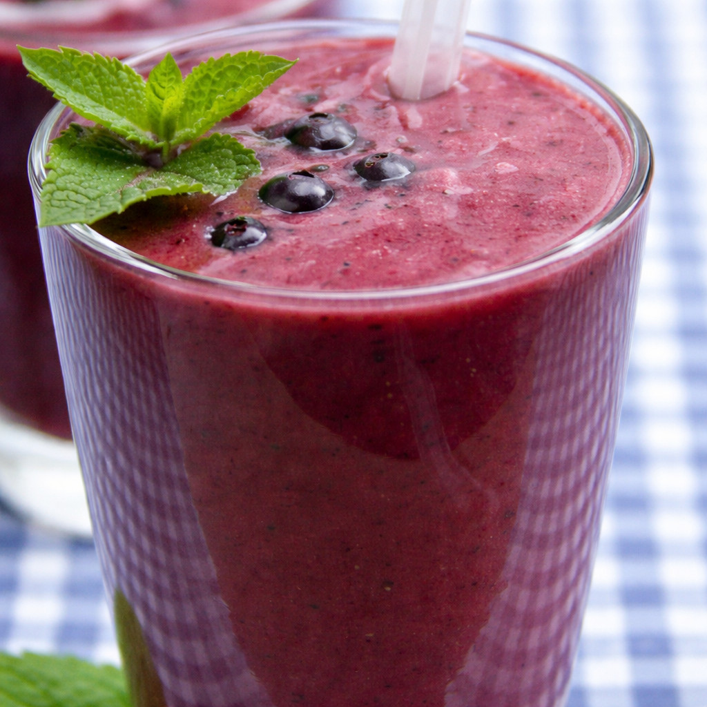 Berry and Milk Juice