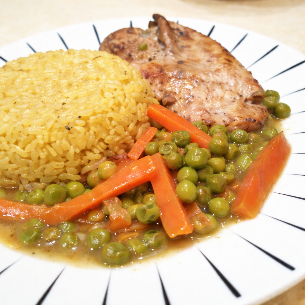 Steak de poulet aux petits pois et carottes