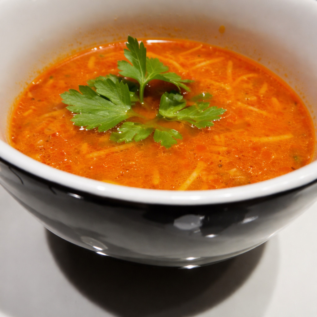 Vermicelli Soup with Tomato and Rosemary Flavor