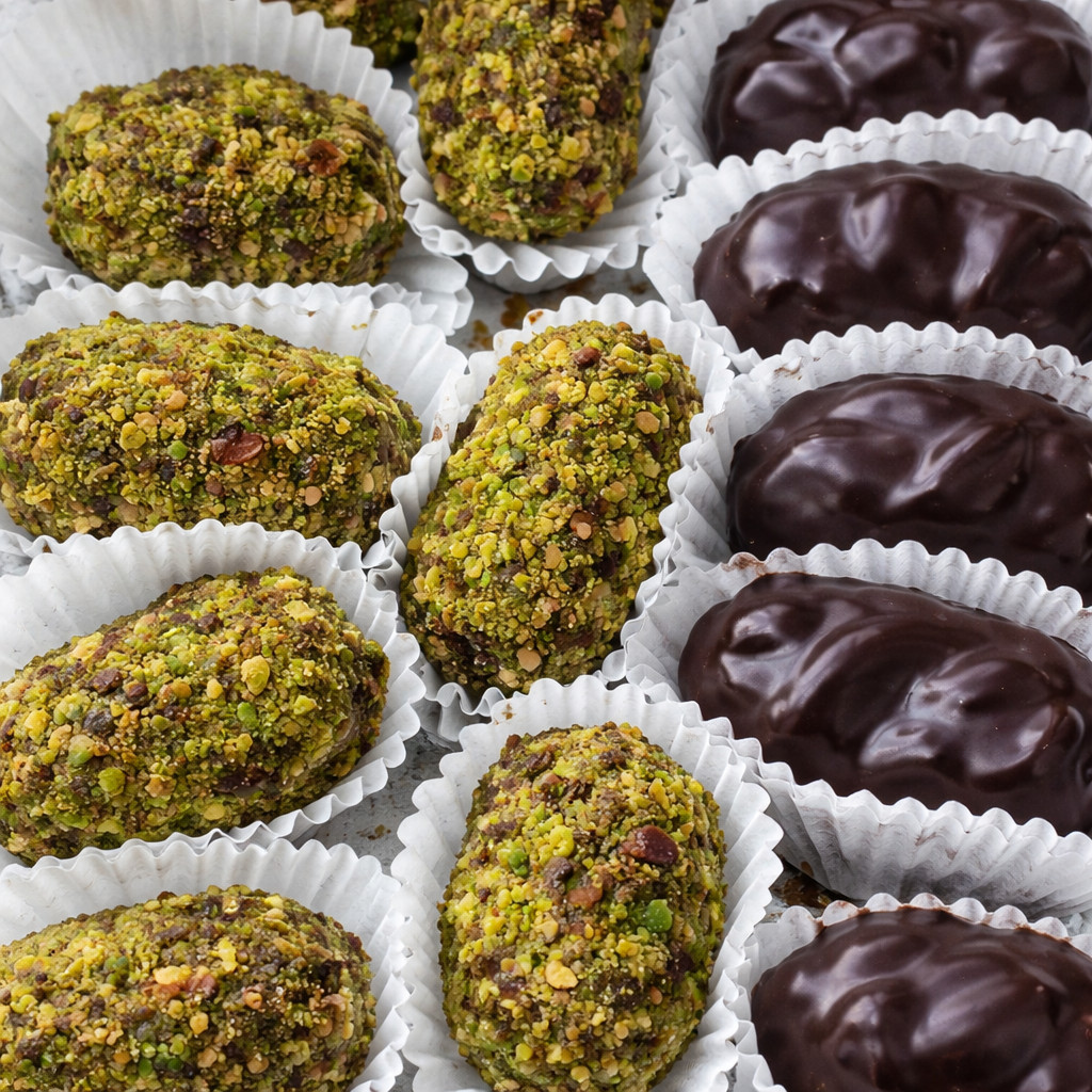 Dates with Chocolate