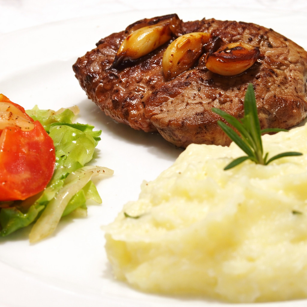 Steak Fillet with Garlic